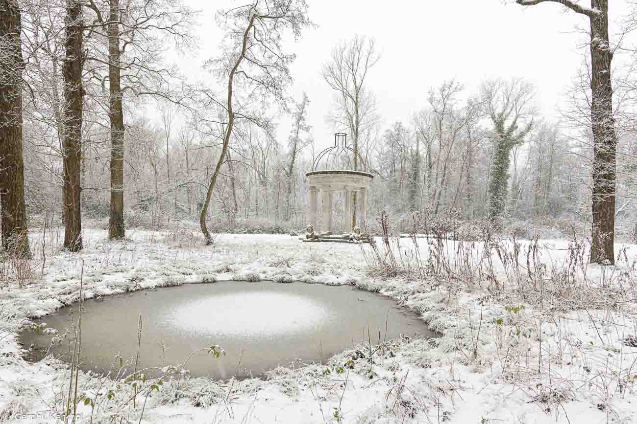 Koepeltje bij Eindenhout in de sneeuw