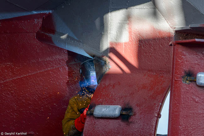 Lasser bij Scheepswerf Van Laar in IJmuiden